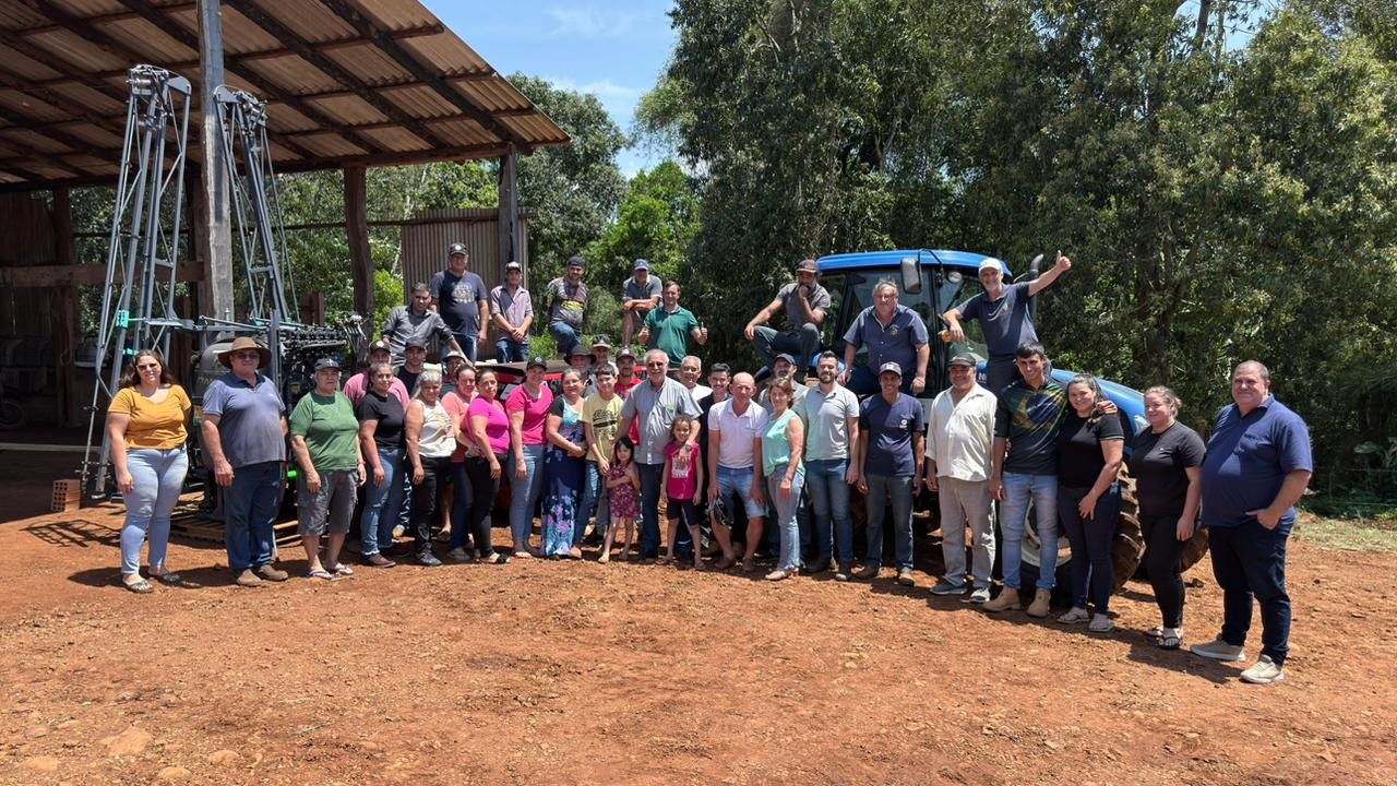 Capa da Noticia: Governo de Rio Bonito do Iguaçu entrega patrulhas agrícolas